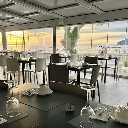 Olas Hotel